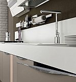 Complementi d'arredo, sottopensili, maniglie.