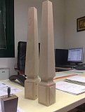 Produzione e realizzazione di piedi in legno in svariate forme, dimensioni e finiture, per divani, poltrone e mobili.