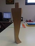 Produzione e realizzazione di piedi in legno in svariate forme, dimensioni e finiture, per divani, poltrone e mobili.