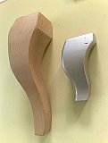 Produzione e realizzazione di piedi in legno in svariate forme, dimensioni e finiture, per divani, poltrone e mobili.