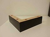 Produzione e realizzazione di piedi in legno in svariate forme, dimensioni e finiture, per divani, poltrone e mobili.