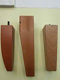 Produzione e realizzazione di piedi in legno in svariate forme, dimensioni e finiture, per divani, poltrone e mobili.