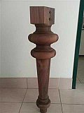 Produzione e realizzazione di piedi in legno in svariate forme, dimensioni e finiture, per divani, poltrone e mobili.