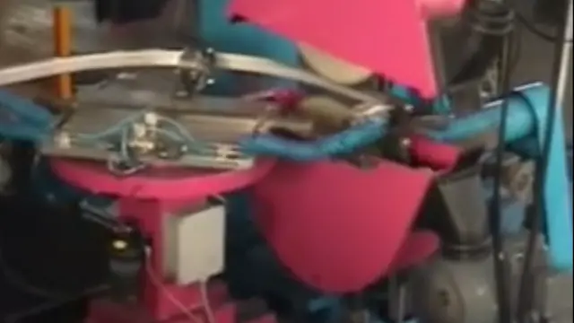 Spazzolatrice automatica per profili sagomati in metallo