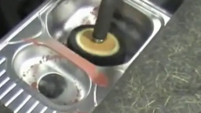 Lucidatrice automatica per lavelli in acciaio inox