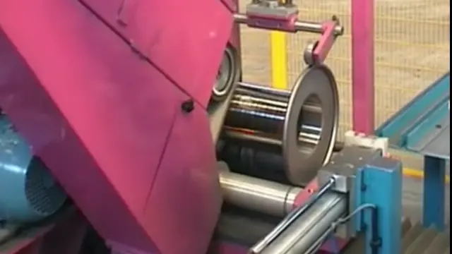 Smerigliatrice automatica per bobine in metallo