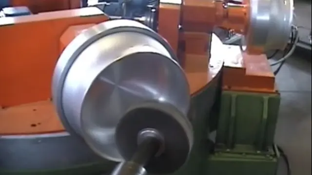 Tavola rotante automatica a scatti per lavorazione pentole