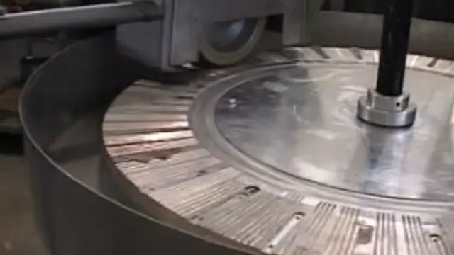 Tavola rotante continua per lavorazione automatica di particolari in metallo