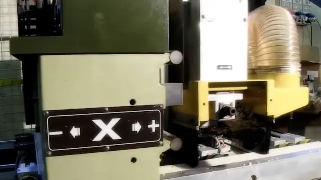 CNC-Bohrbearbeitung von Holzgestellen für Sofas